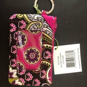⛔️ SOLD Vera Bradley zip ID very berry paisley